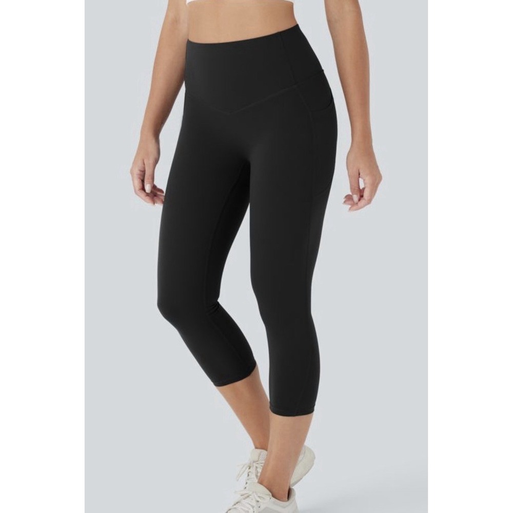Halara UltraSculpt Butt Lifting Crop Leggings Black Fits M High Rise Pockets Gym